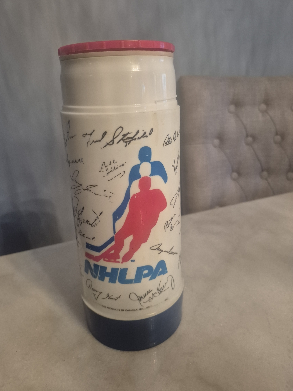 RARE 1974 NHLPA LARGE THERMOS WITH 44 NHL STARS PRINTED AUTOGRAPHS !!